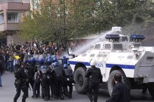 Gaziantep Savaş Alanına Döndü, Yaralı Polisler var..Gözaltılar Sürüyor