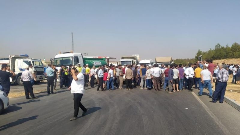 VİDEO HABER- Herkes Zammı Protesto Ederken Gaziantep’te İndirim Protesto Edildi.Yolu trafiğe Kapattılar