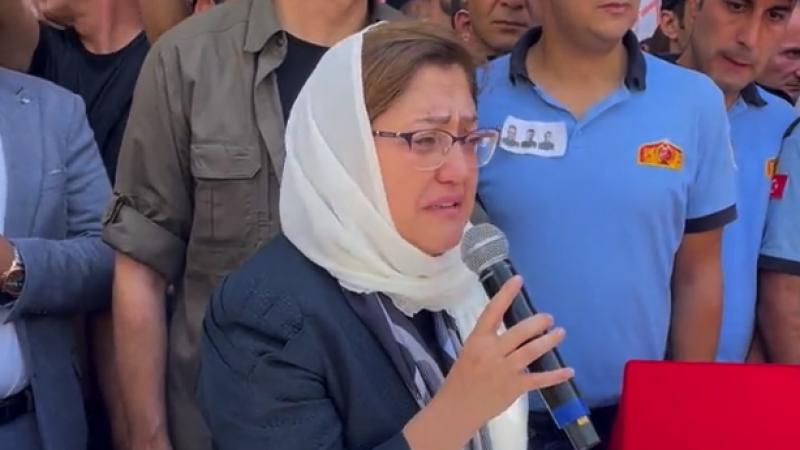 Başkan Fatma Şahin Hem Ağladı, Hemde Ağlattı…Feci Kazada Hayatını Kaybedenlere Şahin’den Ağlatan Veda! Video Haber…