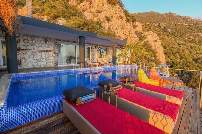 Antalya’da Havuzlu Villa
