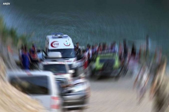 Amasya’da yolcu otobüsü ile kamyonet çarpıştı: 2 ölü 8 yaralı