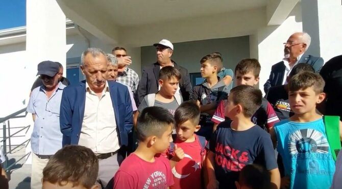 AKP’li belediyenin borcu yüzünden açılamayan okula veliler isyan etti