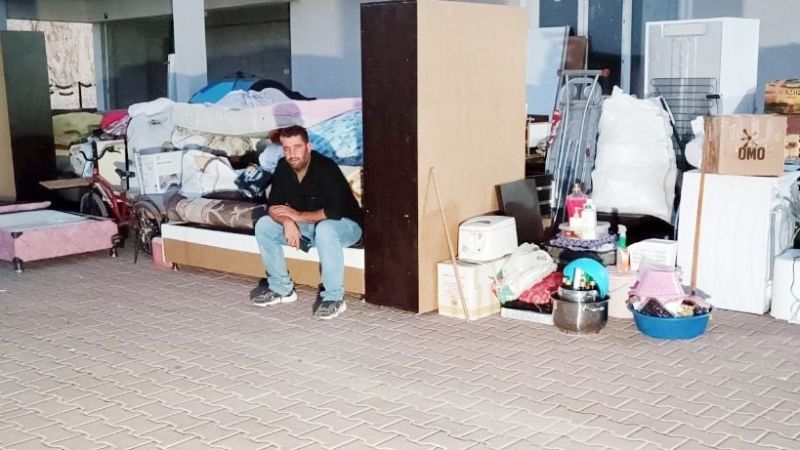 Ödemesini yapıp tapu alamayan ev sahibi eşyalarıyla sokağa atıldı