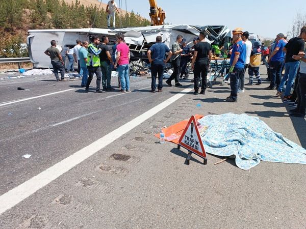 Yollardaki acı kayıplar ağlattı! Mardin ve Gaziantep kazaları istatistikleri bozdu
