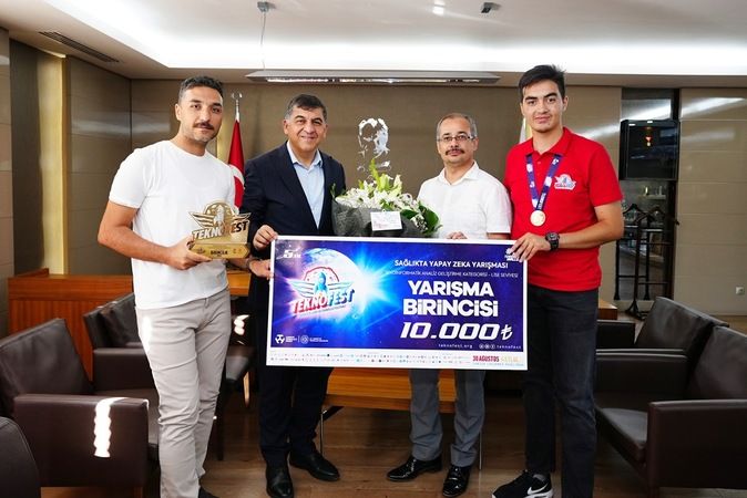 Şampiyondan Başkan Fadıloğlu’na ziyaret
