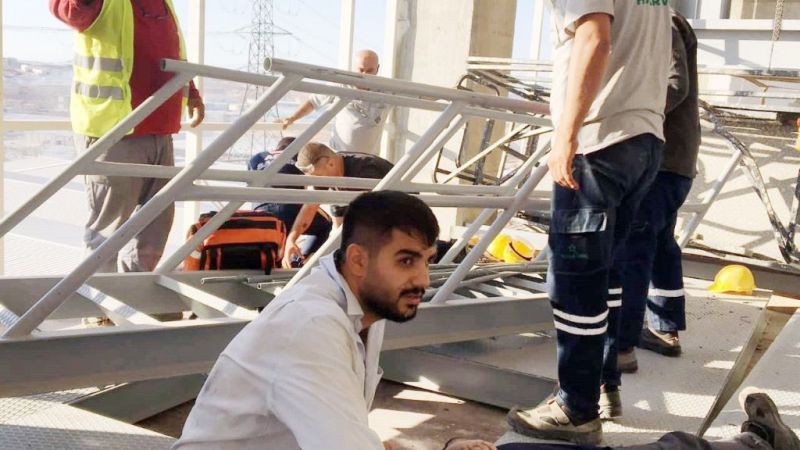 İşçilerin çalıştığı platformun çöktü! Ölü ve yaralılar var!