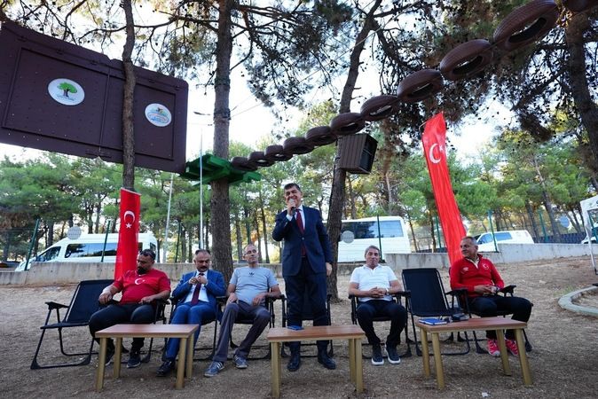 Fadıloğlu, spor lisesi öğrencilerini ve ailelerini kampta ağırladı