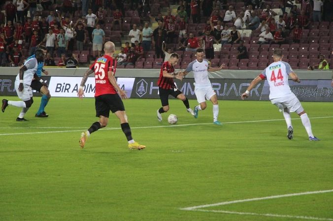Spor Toto Süper Lig: Gaziantep FK: 0 – Ümraniyespor: 0 (İlk yarı)