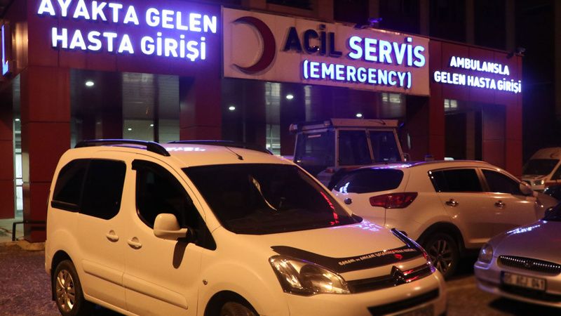 Ailecek oturdukları esnada oldu! Feci olay genç kız kanlar içinde kaldı