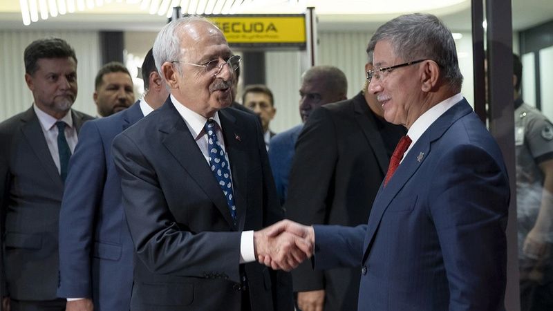 Kılıçdaroğlu ile Davutoğlu bir araya geldi
