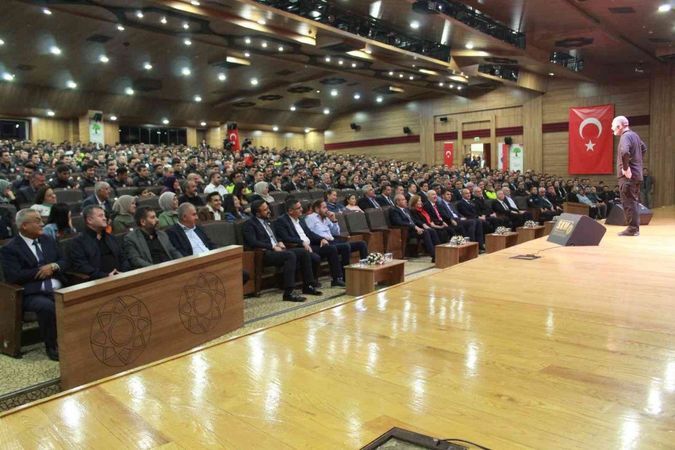 Polis Başmüfettişi Sula ile eski TEM Daire Başkanı Aslan’dan polislerle söyleşi