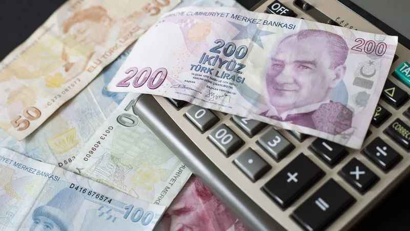 Emekli ve memur bekliyor: Maaş zammı gündemdeydi, TBMM kararıyla…