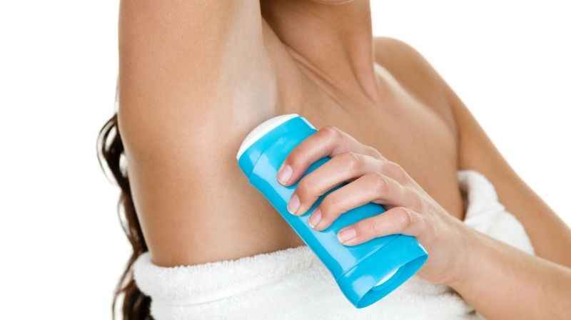 Dünyaca ünlü dermatolog açıkladı: “Deodorantı yanlış kullanıyorsunuz, hemen bu kullanım hatasını düzeltin!
