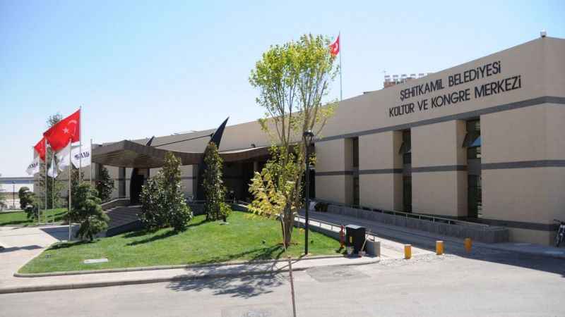 Gaziantep’te Öğrencilere Bilgisayar Hediyesi
