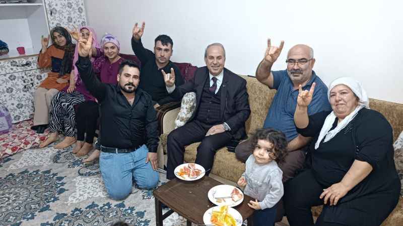 Gaziantep Belediye Başkanı Oğuzeli’nde mahalle ziyaretleri düzenliyor.