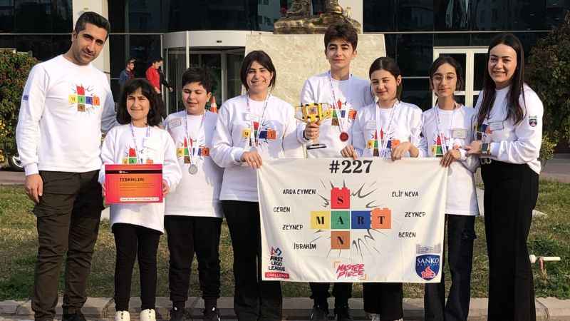 SANKO Okulları öğrencileri, First Lego Challenge Turnuvasında bölge ikincisi oldu.