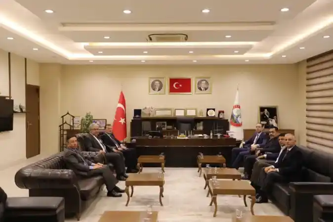 Kaymakam Osman Uğurlu, Nizip Belediye Başkanı Ali Doğan’ı makamında ziyaret etti.