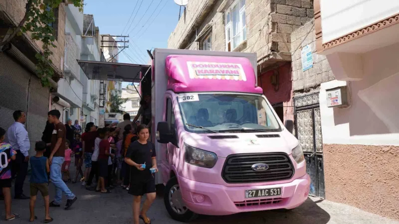 Gaziantep’te Dondurma karavanı, Çıksorut ve Yeşilova’daki çocuklara mutluluk götürdü
