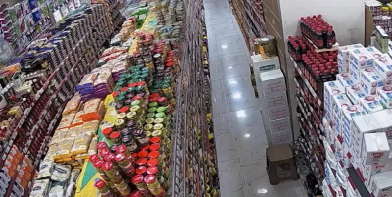 Yüksekova’da deprem anı kamerada