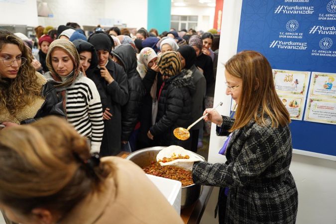 Milletvekili Bakbak, Kız Öğrenci Yurdunda Öğrencilerle Sahur Yaptı