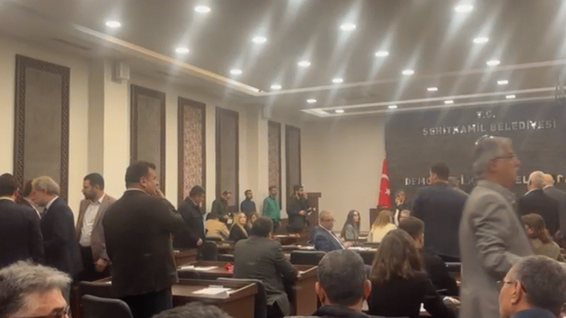 Şehitkamil Meclisi Yine Karıştı! Başkan Umut Yılmaz “Meclisin huzurunu kim bozarsa dışarı attırırım”