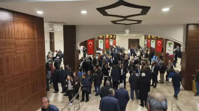 Gaziantep’te CHP Önseçimi Coşkuyla Devam Ediyor: Katılım Yoğun, Sandıklarda Uzun Kuyruklar!