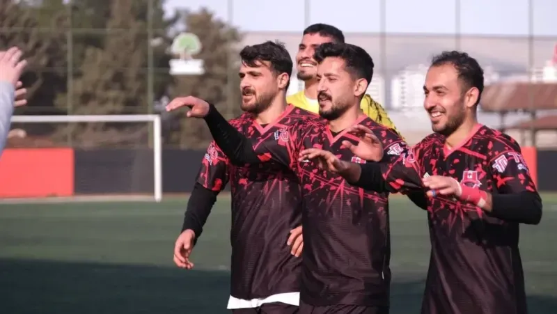 Şehitkamil Belediyespor’dan Nefes Kesen Galibiyet: Play-Off Takibi Son Ana Kadar Sürecek!