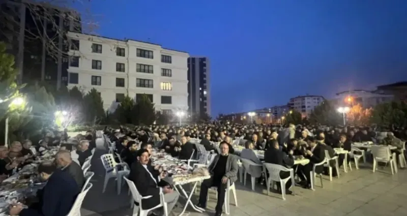 Gaziantep’in Hayırsever İş İnsanı Hacı Mihdi Kaplan, Kadir Gecesi’nde Dualarla Anıldı