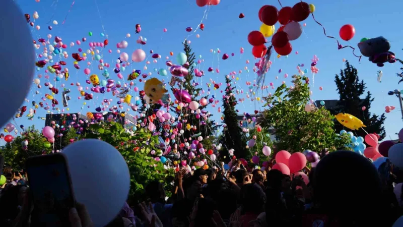 Gaziantep’te binlerce balon minik Elif Azra için gökyüzüne bırakıldı