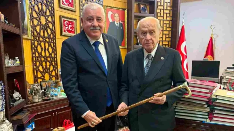 Sermet Atay’dan Bahçeli’ye Özel Hediye Takdim Edildi